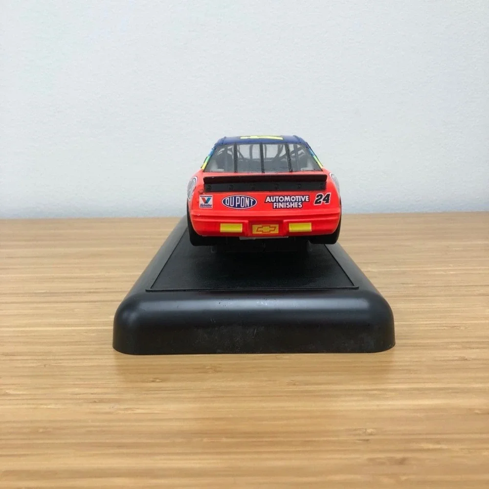 Action Performance Jeff Gordon 24 1:24 Adult Rainbow DuPont Chevrolet Lumina Car